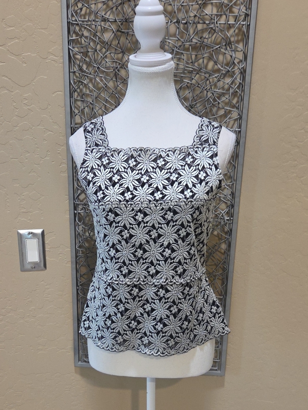 Karen Kane Black & Silver Lace Floral Peplum Square Neck Tank Top